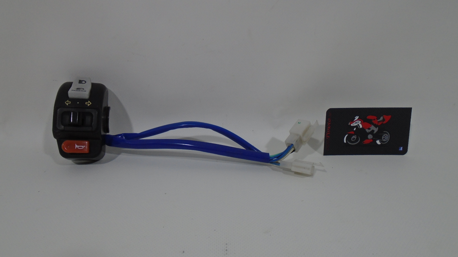 PI&Ntilde;A IZQUIERDA DE LUCES KYMCO AGILITY CITY 125 EURO3